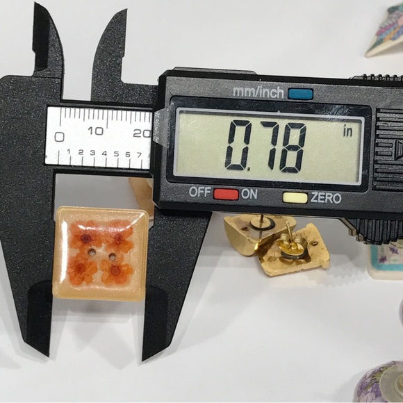 Folkart Bobbin Resin Dried Flower Needlepoint Quilt Novelty Kitsch Earring Lot - Picture 13 of 16